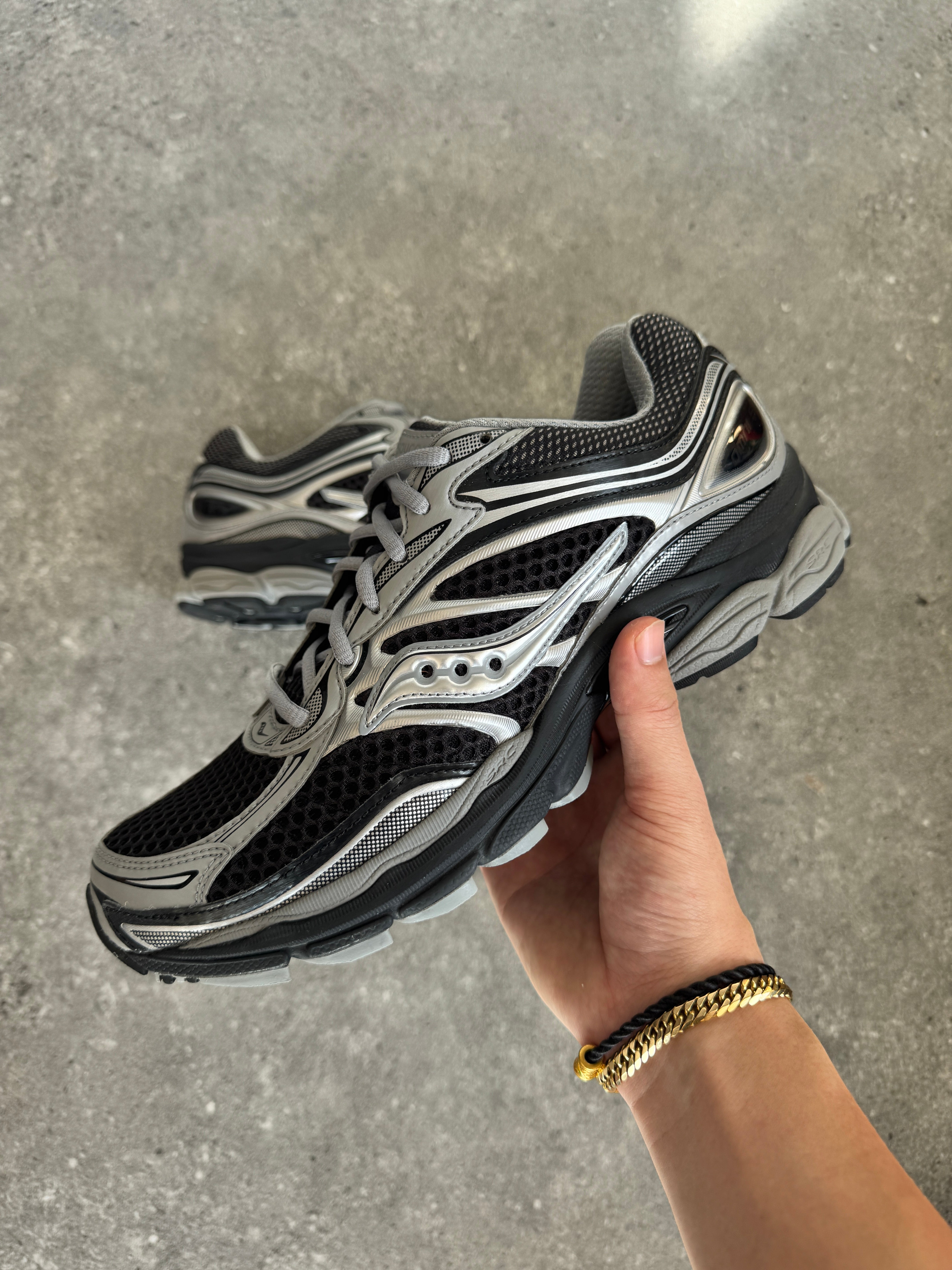 Saucony ProGrid Omni 9 Black Silver Grey