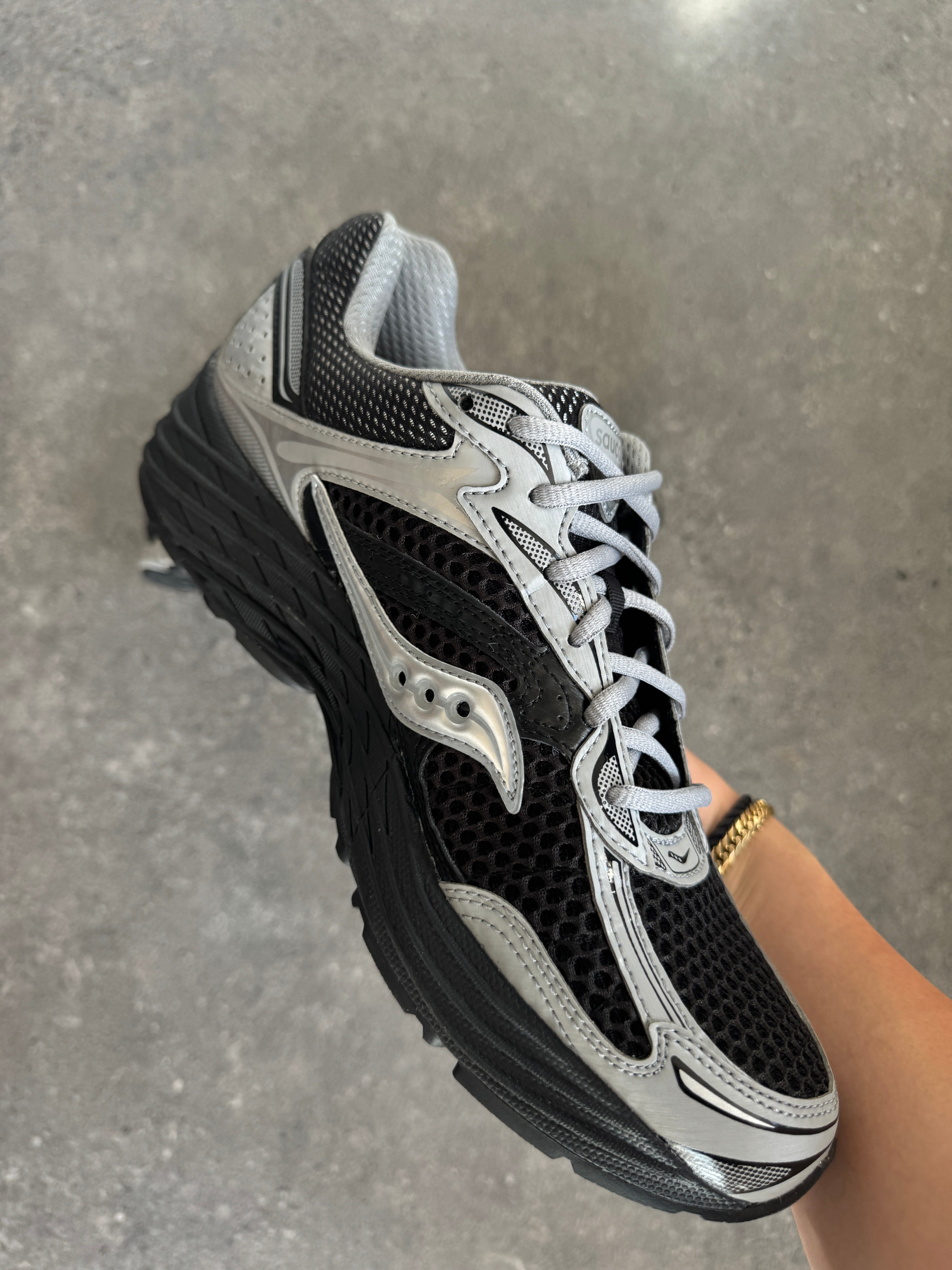 Saucony ProGrid Omni 9 Black Silver Grey